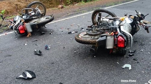 CG – तेज रफ्तार बनी काल, दो बाइकों की आमने-सामने भिड़ंत में शिक्षक की दर्दनाक मौत, तीन लोगों की हालत गंभीर…..