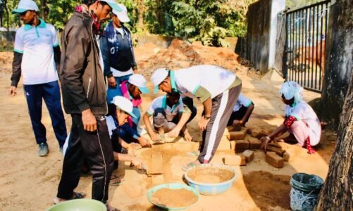 जहाँ बंदूकें खामोश हुईं, वहाँ रखी जा रही भविष्य की नींव, 35 आत्मसमर्पित नक्सली बने राजमिस्त्री