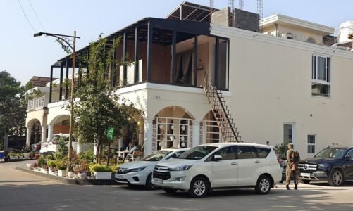 CG IT Raid: छत्तीसगढ़ में आयकर विभाग की बड़ी छापेमारी, लोहा और जमीन कारोबारियों के 24 ठिकानों पर  छापा