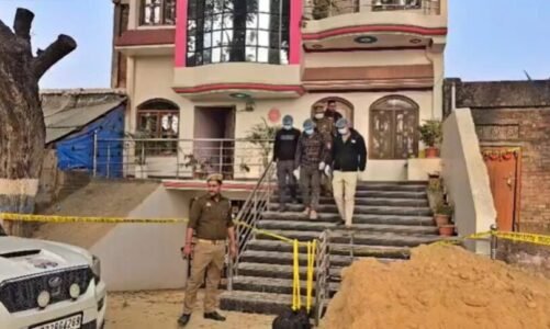 CRIME : कलयुगी बेटे का खौफनाक कांड—पिता का गला घोंटा, मां को आरी से काटा, शव बोरियों में भरकर नदियों में फेंके