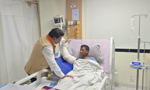 उपमुख्यमंत्री विजय शर्मा ने आईईडी ब्लास्ट में घायल पुलिस जवानों से अस्पताल में की मुलाकात….