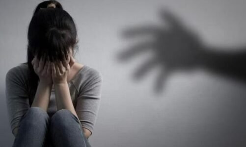 CRIME : रिश्तेदार के घर गई संबंध बनाने की जिद से परेशान पत्नी, तो बाप ने बेटी के साथ किया दुष्कर्म