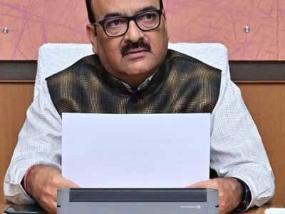 आधार कार्ड सभी को उपलब्ध करायें : मुख्य सचिव विकासशील