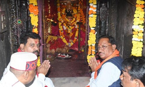 मुख्यमंत्री साय ने बस्तर की आराध्य देवी मां दंतेश्वरी की पूजा-अर्चना कर प्रदेशवासियों के सुख-समृद्धि और खुशहाली की कामना की